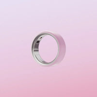Oura Ring 4 - anel em uso no dedo
