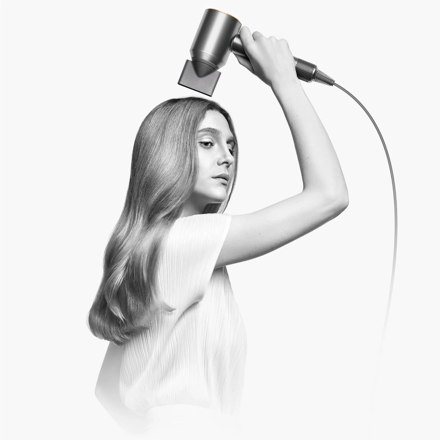 Dyson Supersonic Completo - uso do secador, angulo lateral